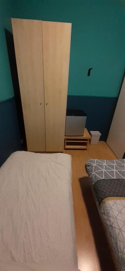 Charlotte, Not For Parties, Not A Hotel, Room With Shared Bathroom, No Kitchen Amesterdão Exterior foto