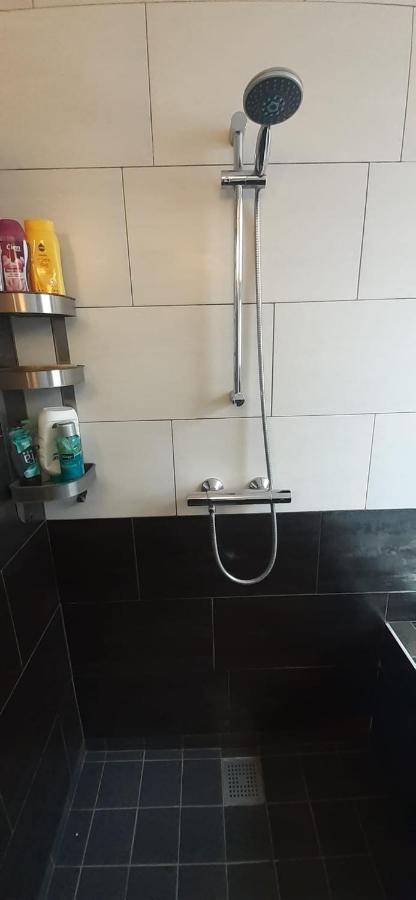 Charlotte, Not For Parties, Not A Hotel, Room With Shared Bathroom, No Kitchen Amesterdão Exterior foto