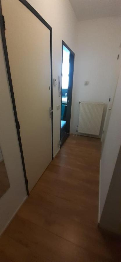 Charlotte, Not For Parties, Not A Hotel, Room With Shared Bathroom, No Kitchen Amesterdão Exterior foto