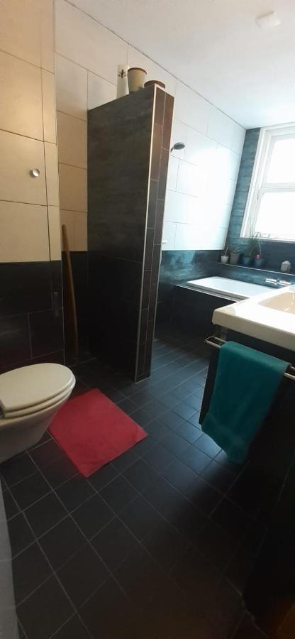 Charlotte, Not For Parties, Not A Hotel, Room With Shared Bathroom, No Kitchen Amesterdão Exterior foto