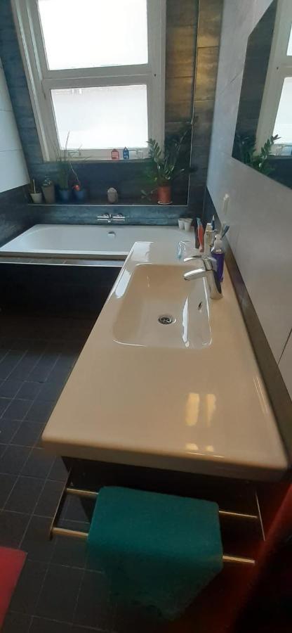 Charlotte, Not For Parties, Not A Hotel, Room With Shared Bathroom, No Kitchen Amesterdão Exterior foto