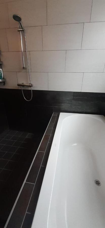 Charlotte, Not For Parties, Not A Hotel, Room With Shared Bathroom, No Kitchen Amesterdão Exterior foto